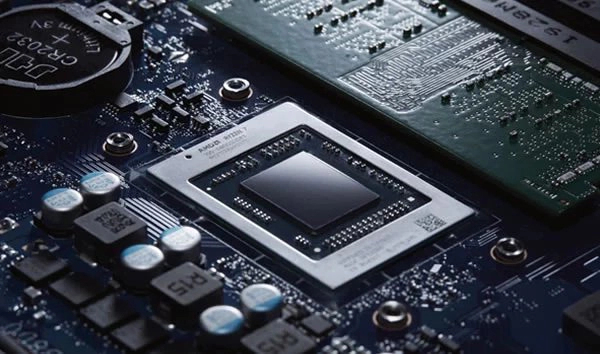 全体のデータ処理を行う「CPU」