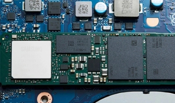 8|HDDからSSDに変える