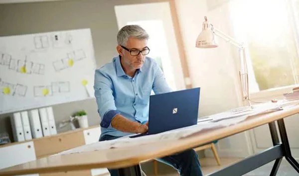 事務用の法人パソコンに必要なスペックの目安