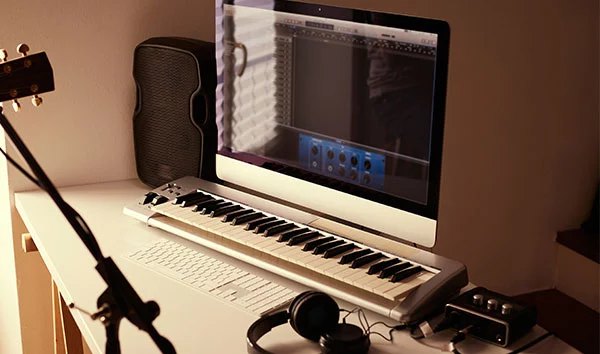 直感的に作業ができる「MIDIキーボード」