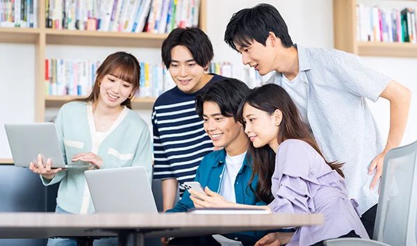 【文系・理系・アート系】大学生におすすめのパソコンの特徴を分野別に解説！