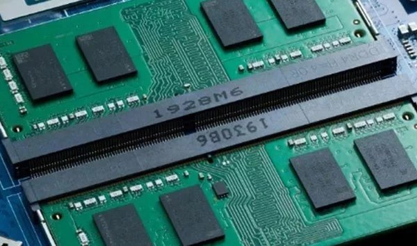 メモリ：快適に動作させるには16GB以上